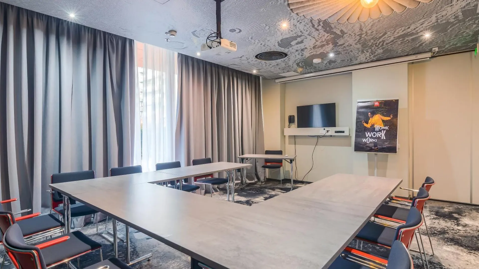 Ibis Bucharest Politehnica Hotel 3*,